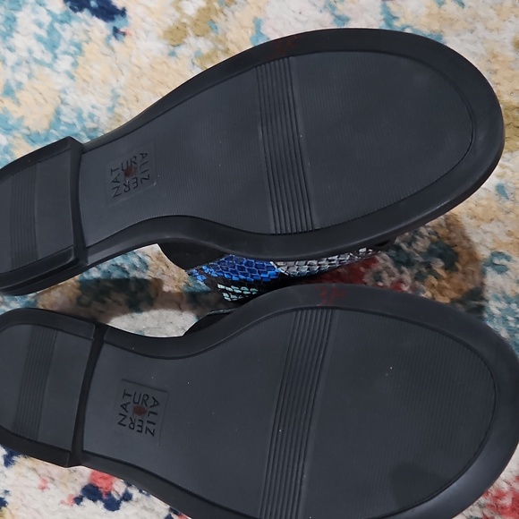 Naturalizer Slides - Picture 4 of 4